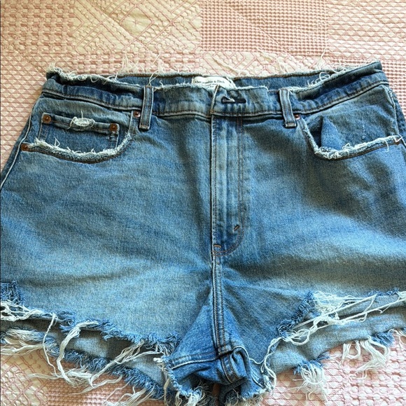 Abercrombie & Fitch Curve Love High Rise Cutoff Short - Picture 1 of 2